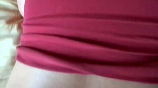 Intímne erotické scény s 59-ročnou latinskou nevlastnou mamou