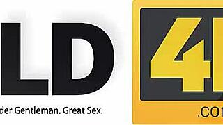 Petite Teen Shanie Ryan Chupa Polla Dura de Maestro de Geografía