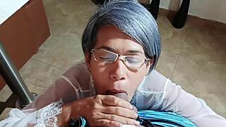 Hej, styvpappa lämnade mig med hans fru, så varför inte fingra henne?