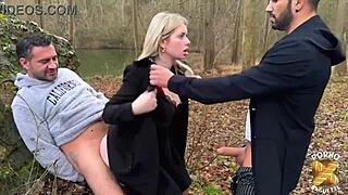 Џорџијино тело из снова јебано од два типа на отвореном ММФ-у