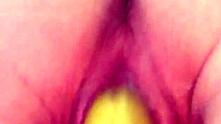 Våt fitta får intensiv solomasturbation hemma