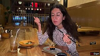 Света говна! Пуцао сам јој на лице у јавном суши бару!