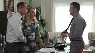 Ho bisogno che scopi mia moglie nel mio ufficio e sborri sulla sua faccia mentre guardo