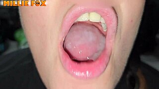 Millie Fox polyká velké dávky v 10minutové kompilaci cumshotů