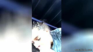 Hé, látni akarod ezt a Craigslist csajt, aki autóban szop?