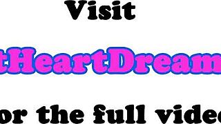 Lesbo-sairaanhoitaja rimmaa potilaansa makeaa perseä höyryisessä sairaalakokemuksessa. Hänen hellät suudelmat muuttuvat villiksi tiukalla takapuolella.