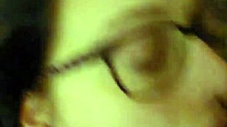 ベルが縛られて激しい喉使いPOV