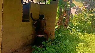 Hennes tredje gang å ta kuk, hvorfor gråter hun?