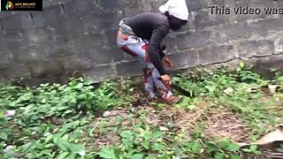 Dois fazendeiros fodem forte fundo no mato selvagem