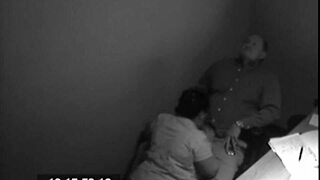 Ei, Olha Essa Secretária Gorda com Peitos Grandes Chupando o Chefe na Câmera Escondida