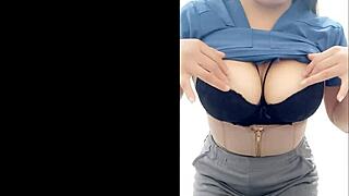 Hej, prečo tá upratovačka bliká svojimi sexy cicmi v kúpeľni?