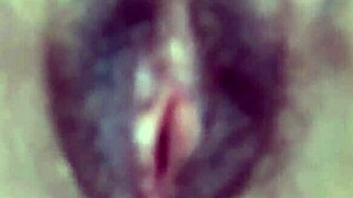 Obožujem razkazovati svojo veliko dlakavo pizdo vsak dan. Pred in po divjem seksu, jo lačno lizajo!