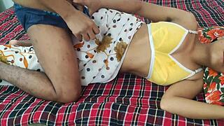 Hei, näitkö intialaisen naapuribhabhin saavan paukutuksen devarilta kun mies on poissa