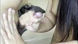 Wah, gf pelajar remaja Thai 18+ aku bagi handjob besar, kotor air mani!