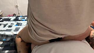 Hei, Min Nabo Gir Meg Enorm Ridetur For Penger, Jeg Kommer Inni