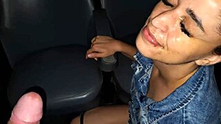 Crvenokosa žena odvedena u porno bioskop za akciju sa neznancem u javnosti