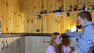 Istri Amatir Selting Dapat Cum dari Teman Terbaik Suami