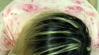 Moja bbw nevlastná mama s nádhernou kolumbijskou ritkou ma jazdi pred prácou. Nemôžem odolať jej krivkám!