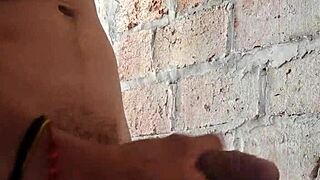 Stor rig pik klar til at slå og kneppe høj tatoveret twink på Halloween fest