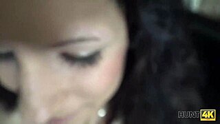 Uh, ez a nagy mellű barna csaj borotvált punciját baszták pénzért