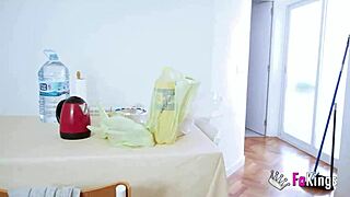 Yo, hun spiser kylling med sæd på, brutal cumshot af Lorena Lopes!