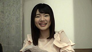 小柄アジア学生を激しくドリル