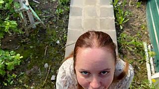 Трах русской красотки на природе в деревне