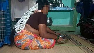 देखो आंटी का हॉट गांव घर चोदाई?