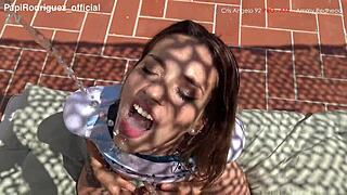 Dvojitá penetrace označuje mou první trojku s přirozenými prsy v koleji