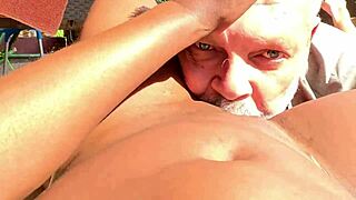 Hei stefar, du fanget meg i yoga ute, nå dykker du inn i min trang våte unge 18+ fitte med den muff diving actionen?