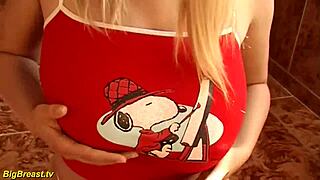 Bystiga styvsystrars första gången sex-video avslöjad