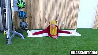 היי, עקרת בית מוסלמית בוגדת בבעלה עם דיפ תרואט וזיון למאמן אישי באימון