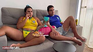 bila sam takva pokvarena kurva tokom brazila igre pokazujući svoje velike sise i pičku