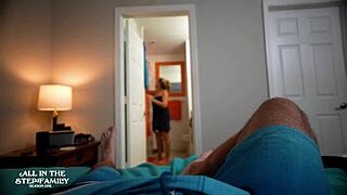 Бикинито на заварената ми майка ме възбужда по време на ваканция