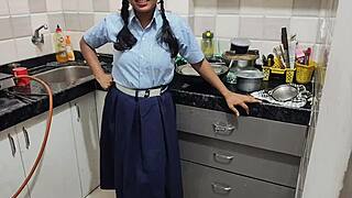 Desi dekle jebano od vasi fanta v analu na prostem. Brutalno dejanje.