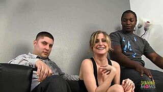 Sarışın karı BBC'yi sertçe pompalıyor, cuckold fantezisini tatmin etmek için!