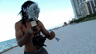 Интеррасовая тройка с 18+ тинейджерками: латинос и крошечная филиппинка на пляже Майами