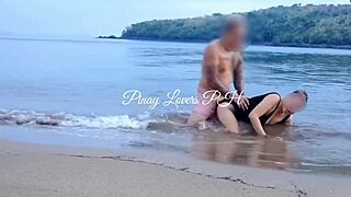 Nak join kami untuk seks awam di pantai?