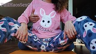 يا أخ زوج، لماذا تلمسني باكراً؟ الجيران يسمعوننا!