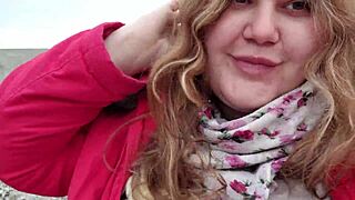 Ansiktssprej sperma droppande utomhus avsugning från tjocka flickväns stora tuttar