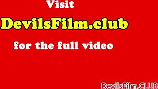 جمال هاوية تنيكها رجل عجوز في غرفة النوم كلوز أب