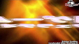 Asya genç kadın, kıllı amıyla sikilmek nasıl hissettiriyor?