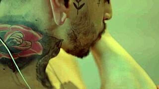 लकी मैन गर्लफ्रेंड को जोर से बांग करता है