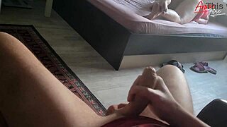 hej, chytili ma, ako si drkám na masturbujúcu nevlastnú mamu!