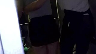 アジアンビューティーが激しいプレイを懇願するワイルド3Pセックスアドベンチャー