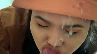 По дяволите, виж тази лицево кучка за сперма, която приема големи порции в компилация