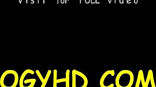 Piękna młoda Rosjanka mocno ruchana przez starego faceta