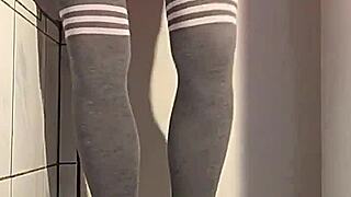 尿尿合集11个狂野视频，包括玻璃尿、裤袜户外和自尿弄脏时刻