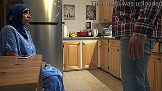 رجل أعمال بريطاني، عايز تشوفني أنيك خادمتي المسلمة؟ أيوه!