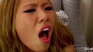 Hei Mimi, vil du vise fram de store naturlige tittene dine og snakke skittent for meg?